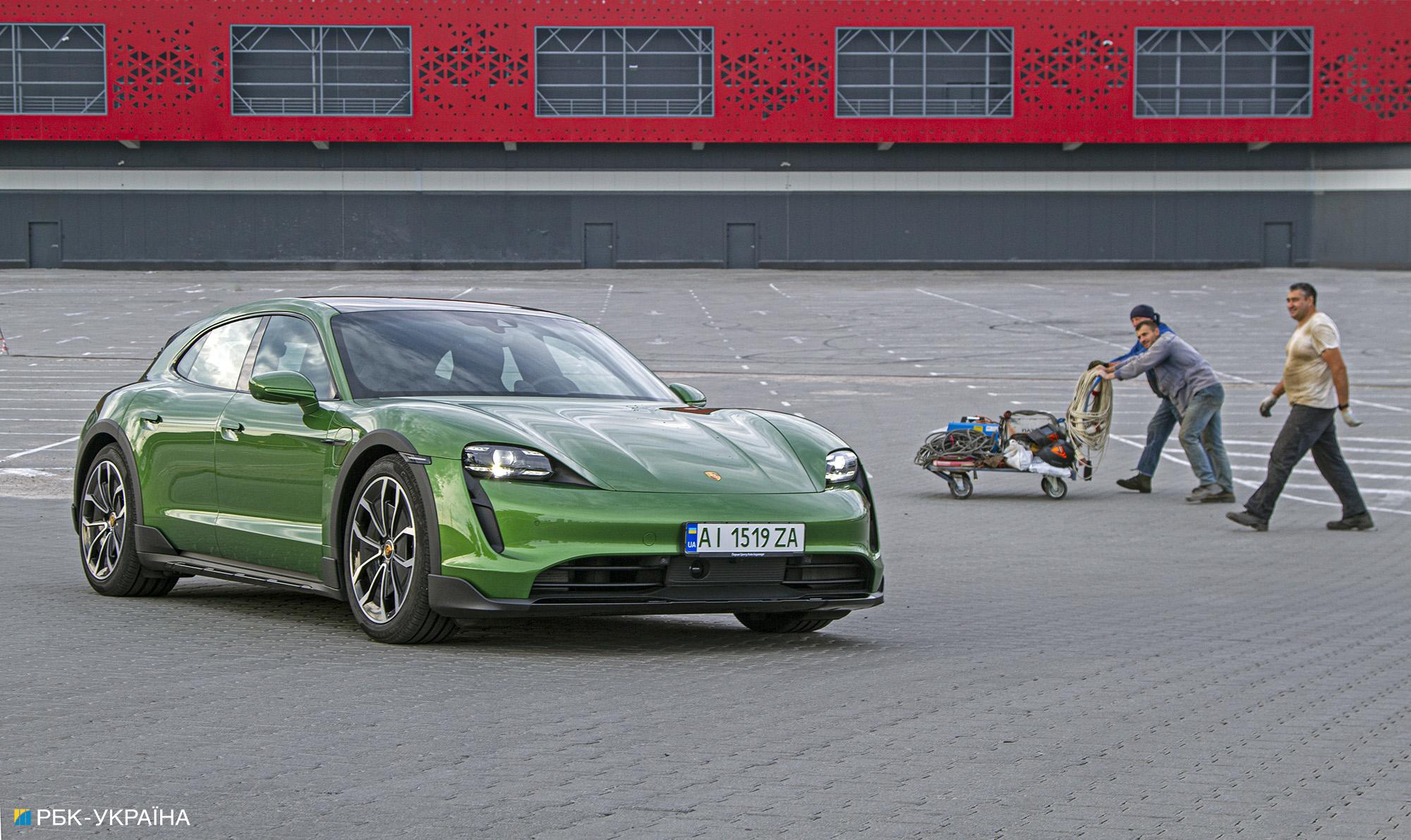 Вагон эмоций: тест-драйв электрического кросс-универсала Porsche Taycan Cross Turismo